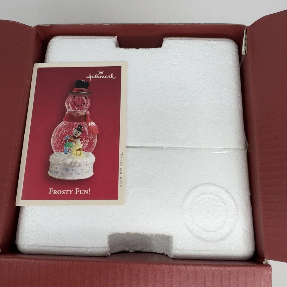 Vintage Hallmark Keepsake Ornament Frosty‎ Fun Snowman 2004 Glass Light Up Globe